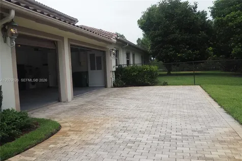 2750 E Jockey Circle E Davie FL 33330