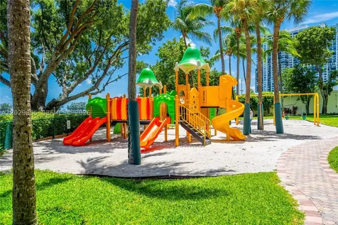 1925 Brickell Avenue Miami FL 33129