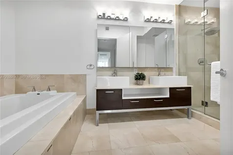 218 SE 14th Street Miami FL 33131