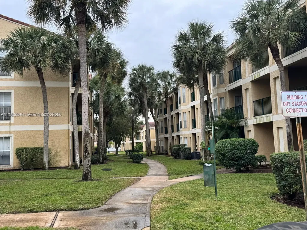 995 Riverside Coral Springs FL 33071