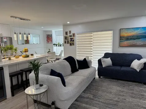 995 Riverside Coral Springs FL 33071
