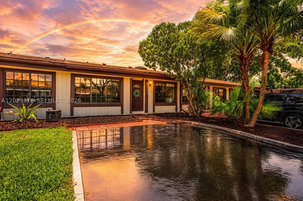 2321 Pine Needle Court Pembroke Pines FL 33026