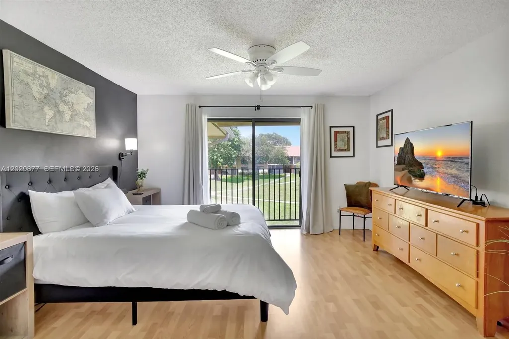5821 Washington Street Hollywood FL 33023