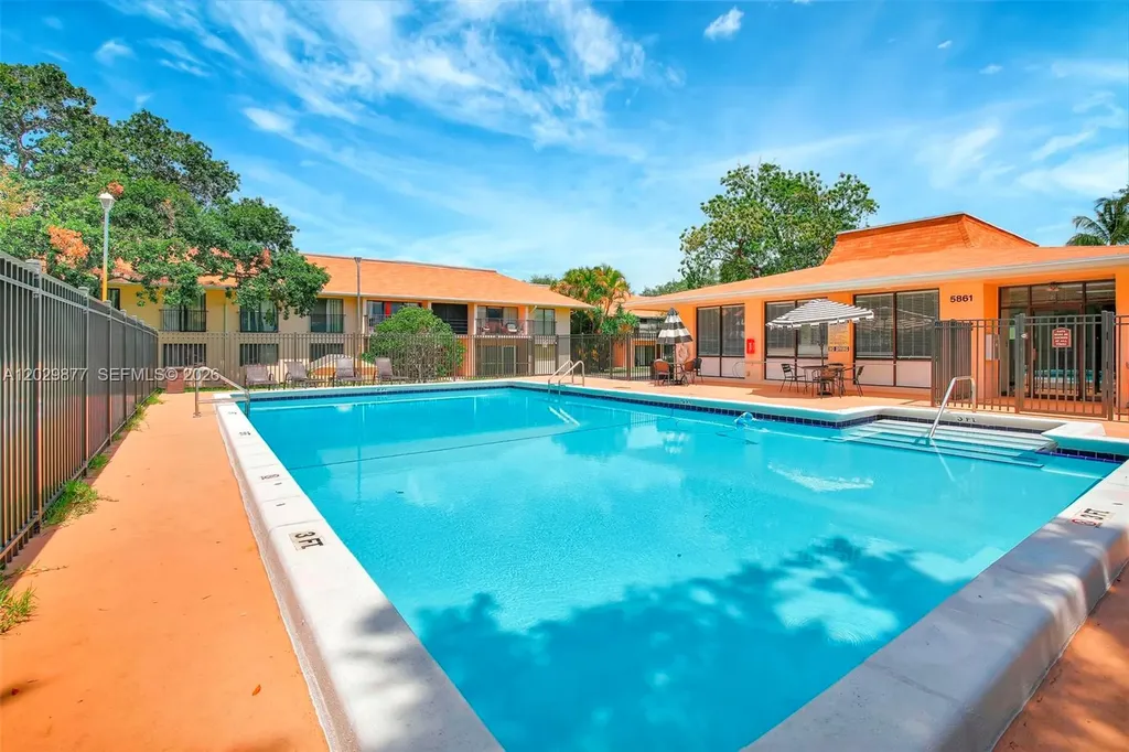 5821 Washington Street Hollywood FL 33023