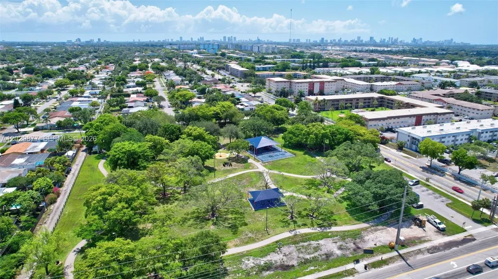 5821 Washington Street Hollywood FL 33023