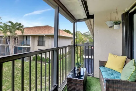 5821 Washington Street Hollywood FL 33023