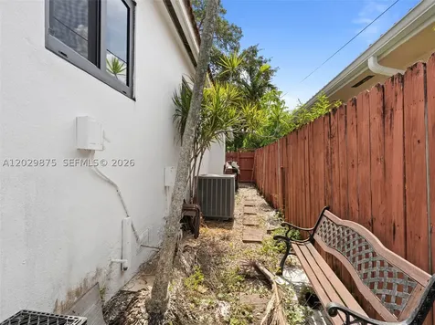 2745 SW 34th Avenue Miami FL 33133