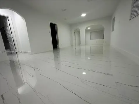 2745 SW 34th Avenue Miami FL 33133