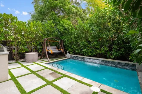 3073 Carter Street Miami FL 33133