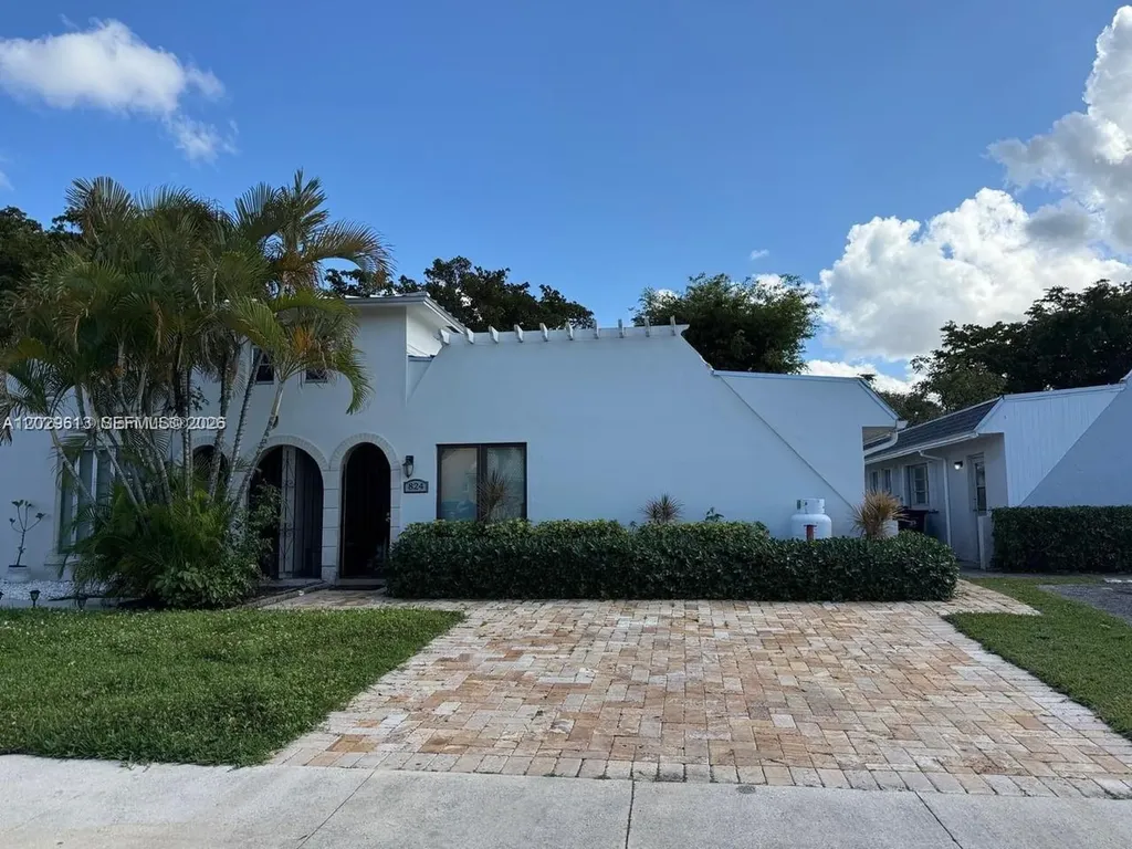 824 SW 12 Place Fort Lauderdale FL 33315