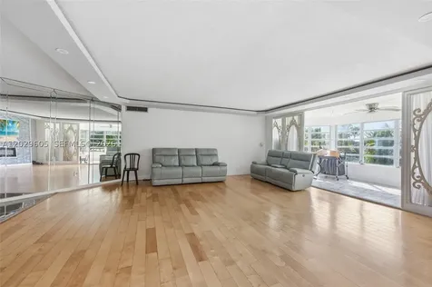 1501 NE 191st Street Miami FL 33179