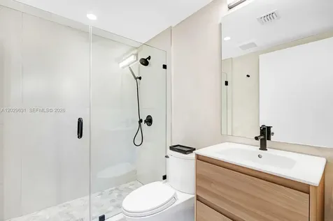 5875 Collins Avenue Miami Beach FL 33140