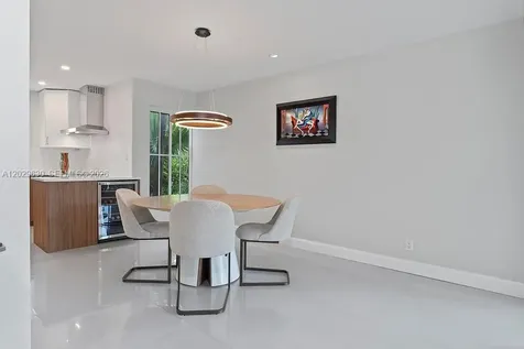 661 Kensington Place Wilton Manors FL 33305