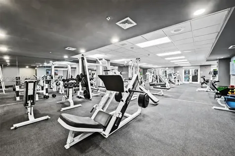 185 SE 14th Terrace Miami FL 33131
