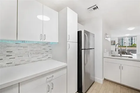 185 SE 14th Terrace Miami FL 33131