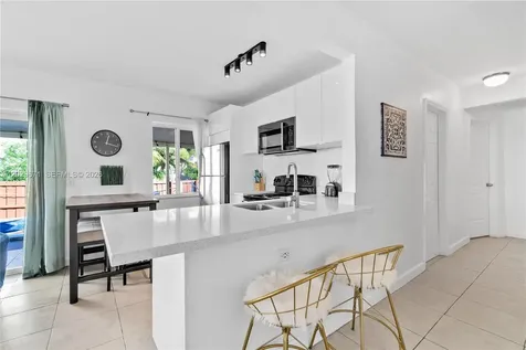 1021 NW 23rd Avenue Miami FL 33125