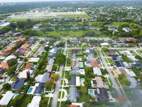 5830 SW 89th Court Miami FL 33173