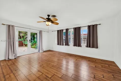 5501 Pine Terrace Plantation FL 33317