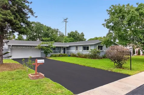 5501 Pine Terrace Plantation FL 33317