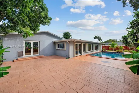5501 Pine Terrace Plantation FL 33317