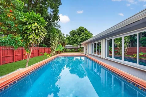 5501 Pine Terrace Plantation FL 33317