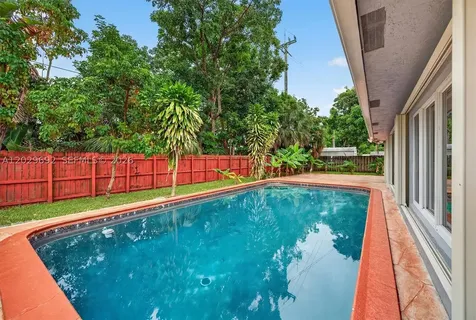 5501 Pine Terrace Plantation FL 33317