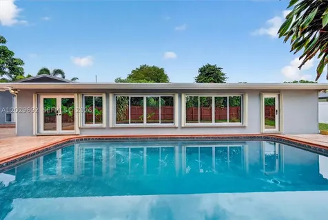 5501 Pine Terrace Plantation FL 33317