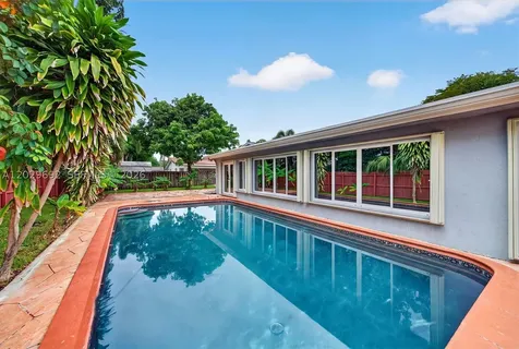 5501 Pine Terrace Plantation FL 33317