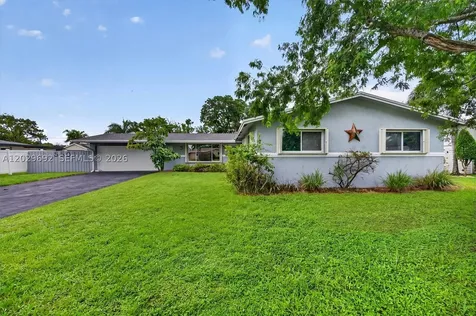 5501 Pine Terrace Plantation FL 33317