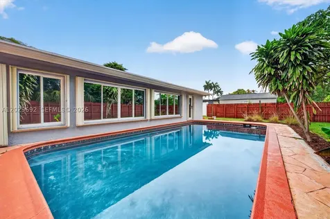 5501 Pine Terrace Plantation FL 33317