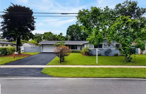 5501 Pine Terrace Plantation FL 33317
