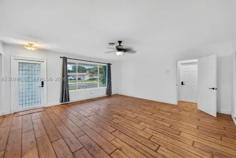 5501 Pine Terrace Plantation FL 33317