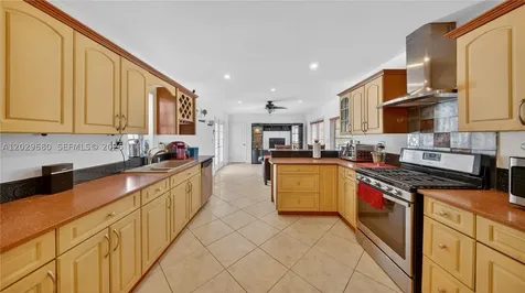 9605 SW 187th Street Cutler Bay FL 33157