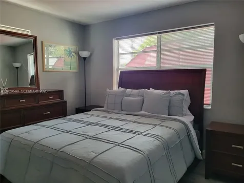 2560 NE 8th Terrace Pompano Beach FL 33064