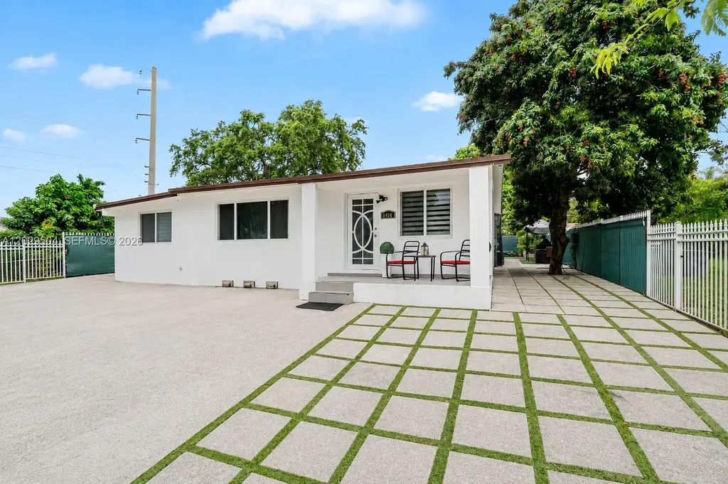 6404 Meade Street Hollywood FL 33024