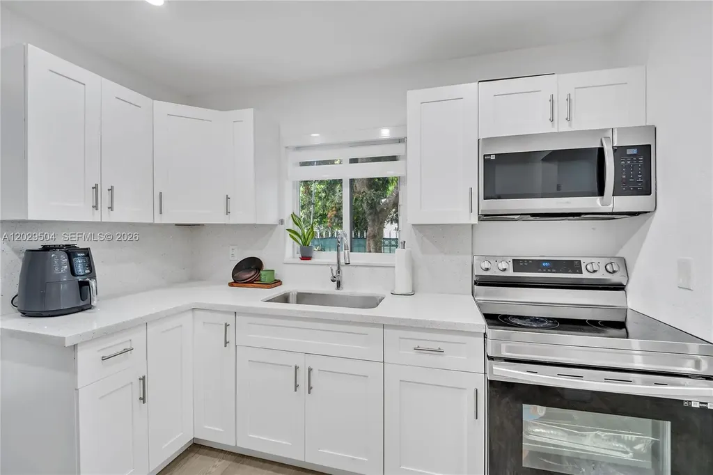 6404 Meade Street Hollywood FL 33024