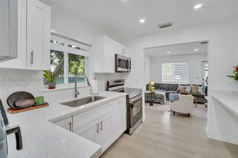 6404 Meade Street Hollywood FL 33024