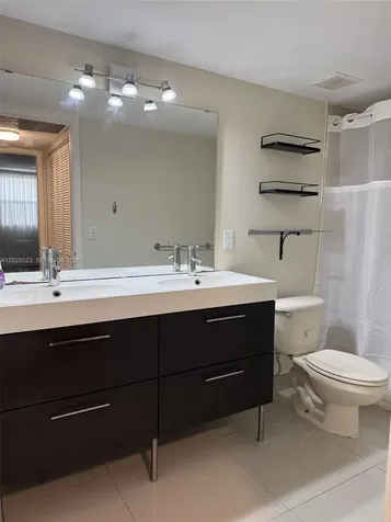 8225 Lake Drive Doral FL 33166
