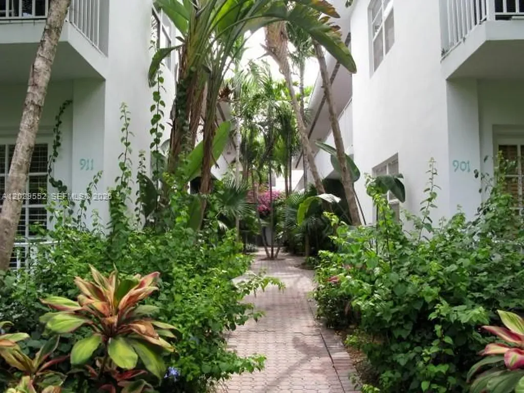 911 Meridian Avenue Miami Beach FL 33139