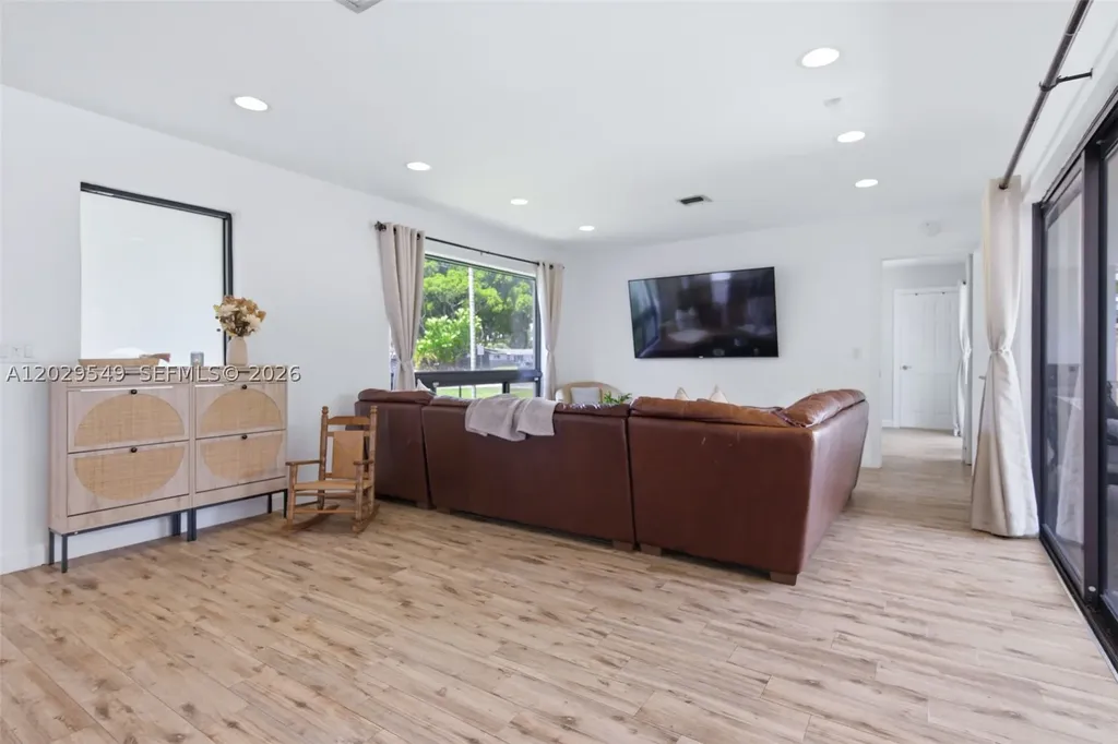 4407 W Park Road Hollywood FL 33021