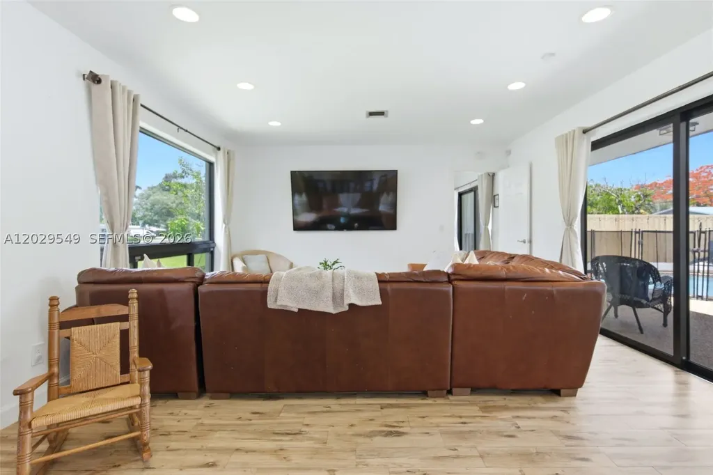 4407 W Park Road Hollywood FL 33021