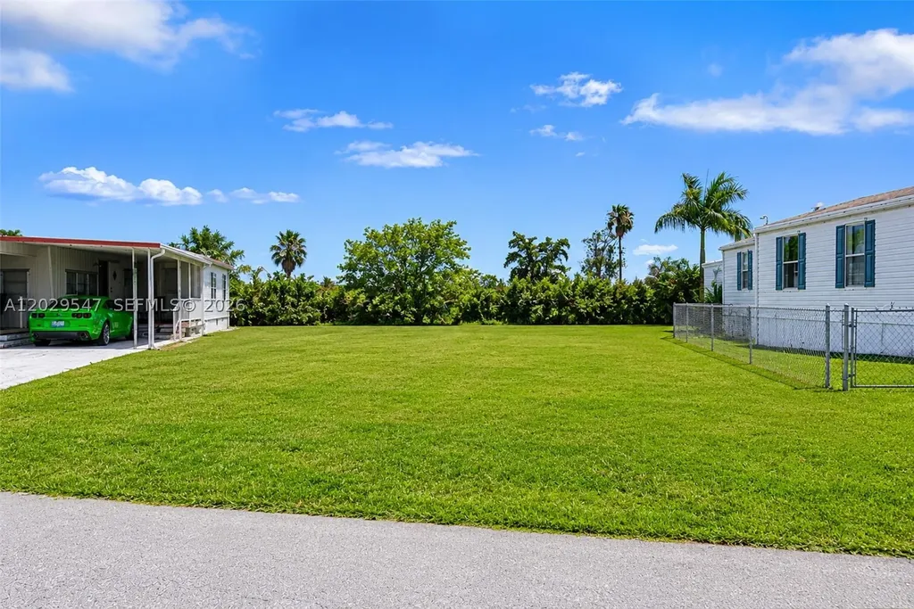 8520 SW 21st Court Davie FL 33324