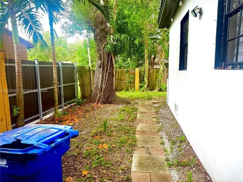 620 NE 160th Street Miami FL 33162