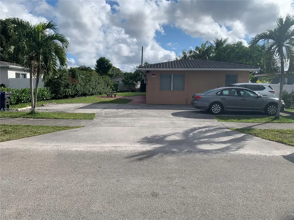 5616 Arthur Street Hollywood FL 33021