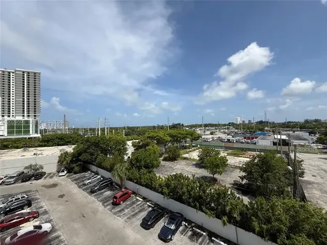 16465 NE 22nd Avenue North Miami Beach FL 33160