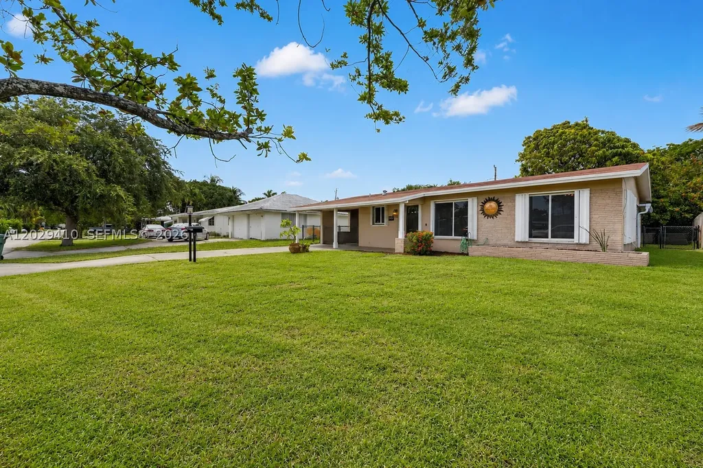 365 NW 46th Street Oakland Park FL 33309