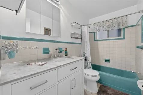365 NW 46th Street Oakland Park FL 33309