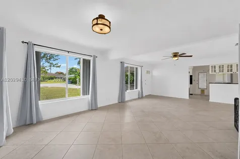 365 NW 46th Street Oakland Park FL 33309