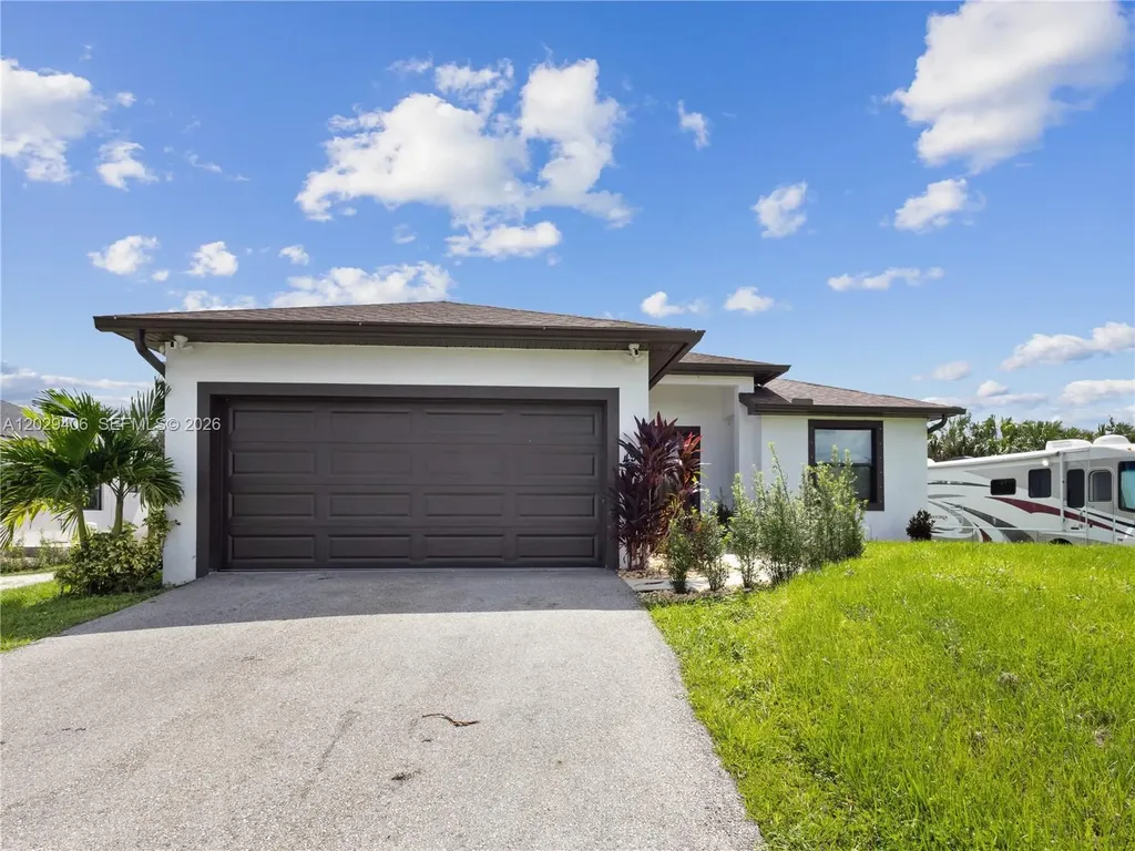 490 NW 37 Avenue Naples FL 34120