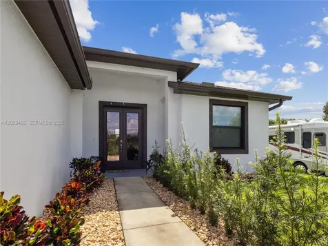 490 NW 37 Naples FL 34120